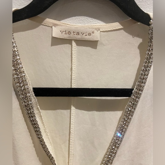 « Vie ta vie » Worn once Semi-sheer tunic with shiny plunging V-neck in France - Picture 12 of 15